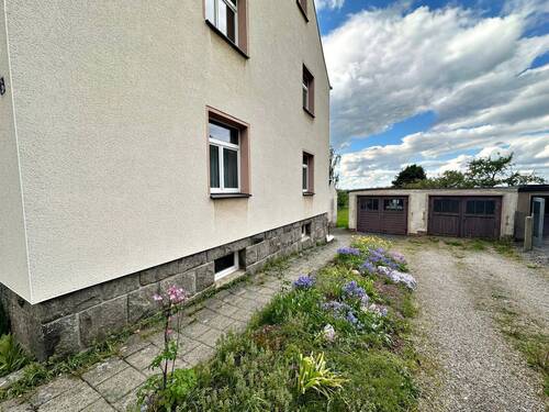 Vorgarten - 6 Zimmer Doppelhaushälfte zum Kaufen in Neukirchen/Erzgebirge