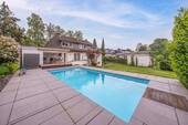 Gartenansicht - Ihr Familienparadies in Ehringhausen: Viel Platz, eigener Pool & Sauna