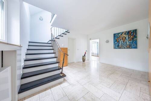 Flur - 8 Zimmer Einfamilienhaus in Remscheid