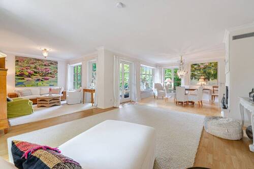 Wohn-/Esszimmer - Ready to live: Voll möblierte Landhaus-Villenhälfte im Herzen von Seeshaupt
