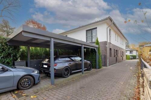 Carport / Einfahrt - 