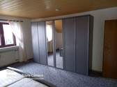Schlafzimmer teilmöbliert - 