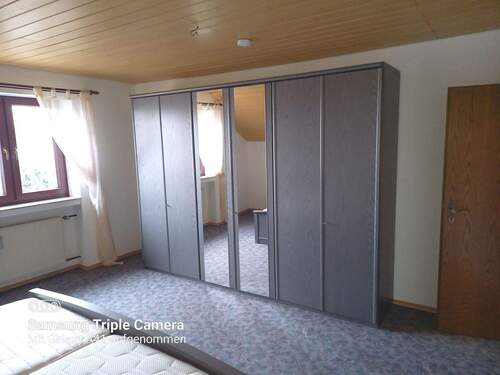Schlafzimmer teilmöbliert - 