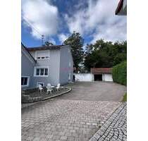 Bezugsfreies 2 Familienhaus mit großem Garten in Ruhiger Lage. - Pürgen