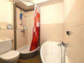 Bad mit Dusche und Wanne - 3 Zimmer Etagenwohnung in Bergisch Gladbach