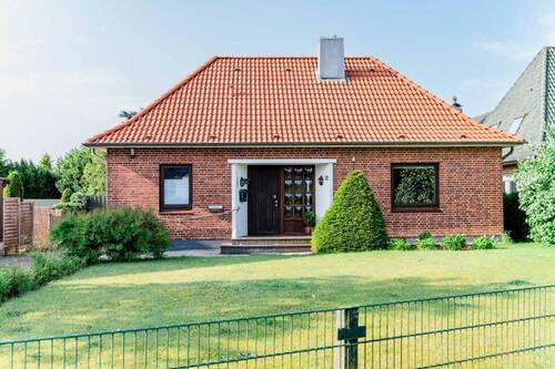 1 Straßenseite - 3 Zimmer Einfamilienhaus zum Kaufen in Süderbrarup