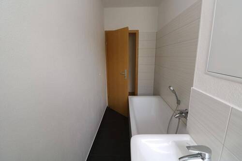 Bad mit Wanne - 3 Zimmer Etagenwohnung zur Miete in Freiberg