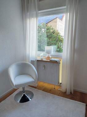 Sessel mit Blick in grünen Hof - Etagenwohnung mit 21,00 m² in Mannheim zum Kaufen