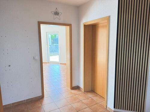 Diele m. Zugang Wohn-Essbereich - 