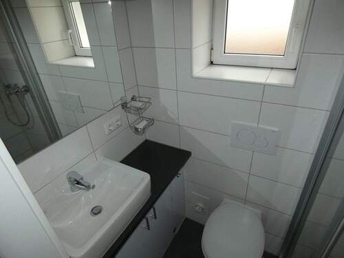 Bad Ansicht 1 - Etagenwohnung mit 20,00 m² in Weidenbach zur Miete