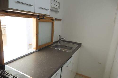 Küchenzeile links - 2 Zimmer Etagenwohnung in Bad Reichenhall