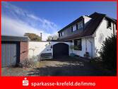Straßenansicht - Doppelhaushälfte mit Garage in ruhiger Lage