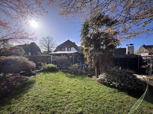 Blick in den Garten - Doppelhaushälfte mit 90,00 m&sup2; in Tönisvorst zum Kaufen