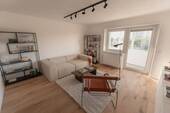 Wohnzimmer - WOHNEN AM LECH: HOCHWERTIG SANIERTE 4-ZIMMER WOHNUNG IN AUGSBURG