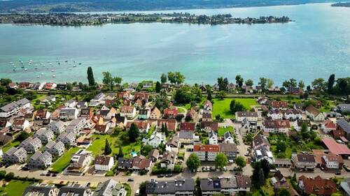 Hausansicht/Lage - Großzügige Doppelhaushälfte mit Garten in ruhiger und See naher Lage von Allensbach