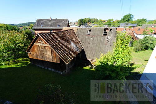 sanierungsbedürftiges Scheunengebäude - 