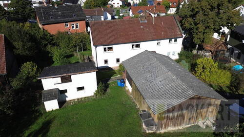 Ansicht Luftaufnahme - 7 Zimmer Mehrfamilienhaus, Wohnhaus zum Kaufen in Mainleus