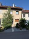 Haus Vorderansicht - Gepflegtes Reihenhaus mit Garten! Ab 01.09.2025 frei.