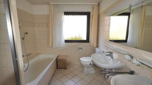 Tageslichtbad im Erdgeschoss - 