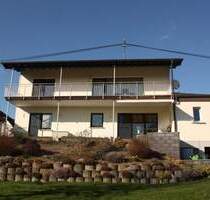 Wohnen im Grünen - Einfamilienhaus mit großem Garten, Obstbäumen und Bachlauf - Hümmerich