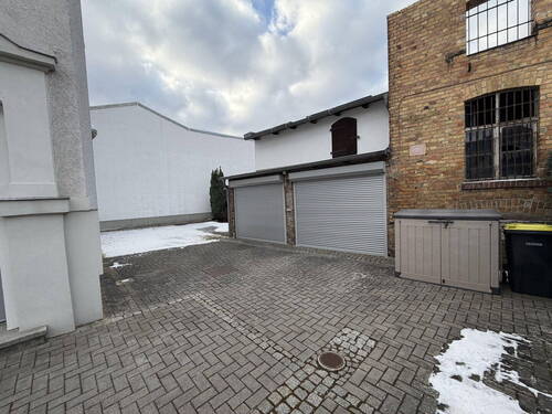Hof mit Stellplatz - 