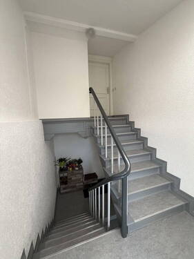 Treppenhaus zu Ihrer Wohnung - 