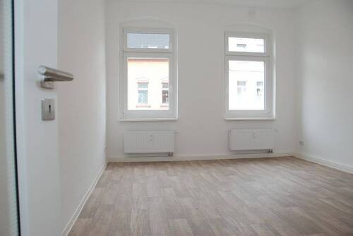 Wohnzimmer Vergleichswohnung - 4 Zimmer Etagenwohnung zur Miete in Chemnitz