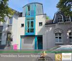 Hausansicht - Einfamilienhaus mit Einliegerwohnung, Garage, Terrasse, Kaminofen und Einbauküche