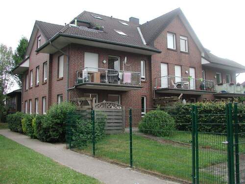 Aussenansicht - Großzügige EG-Wohnung mit eigenem Garten