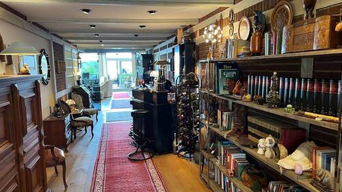 Flur und Wohnbereich mit großformatigem Parkett - 