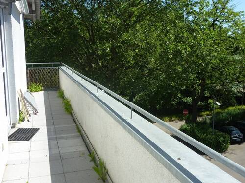 Einer der drei umlaufenden Balkone - 