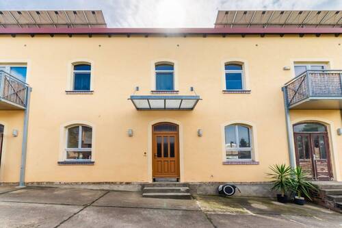 Hauseingang - 5 Zimmer Mehrfamilienhaus, Wohnhaus zum Kaufen in Stauchitz