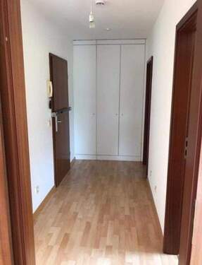 Flur Wohnungstür/Einbauschrank - 