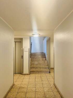 Treppenhaus Eingang EG - 