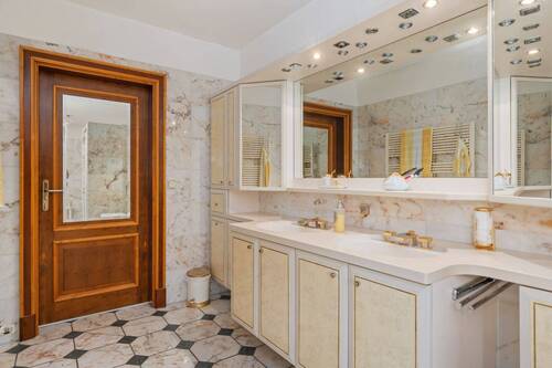 Bad im Dachgeschoss 20,56 m² - 