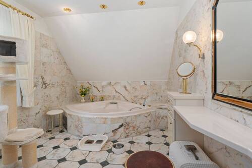 Bad im Dachgeschoss 20,56 m² - 