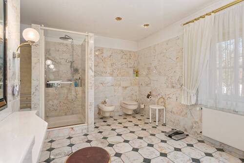 Bad im Dachgeschoss 20,56 m² - 