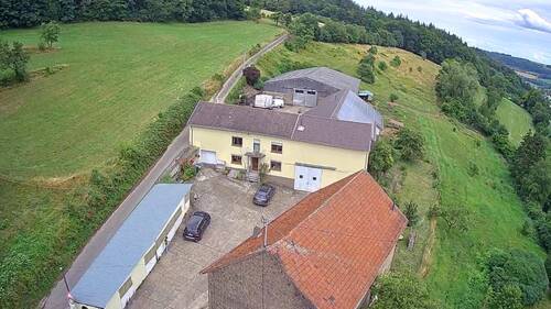 3c2609f6-79a9-4ab8-abab-7144d3b63397.jpg - Pferdefreunde Aufgepasst Ehemaliges landwirtschaftliches Anwesen mit gewerblicher Nutzung