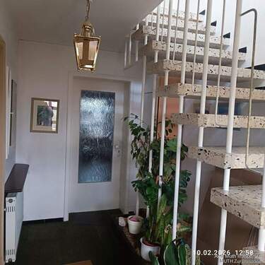 Eingang/Treppenhaus zum OG. - 