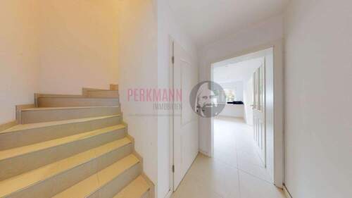 Treppenaufgang ins 1.OG - 