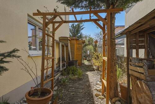 Seitlicher Gartenbereich - 