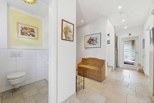 Diele mit Gäste-WC - 4 Zimmer Doppelhaushälfte in Poing