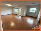 Wohnzimmer-Essecke - Schöne, helle 3-ZKB mit Balkon, Aufzug, PKW-Stellplatz, EBK