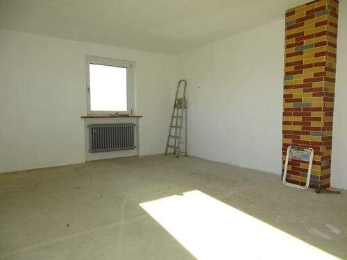 Wohnen - EG - renoviert bis auf die Bodenbeläge - 