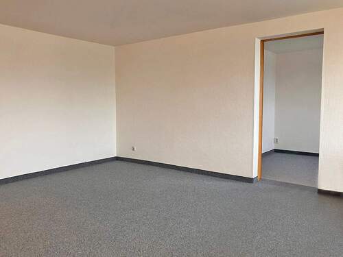 Wohnraum mit Blick zum Schlafraum - 