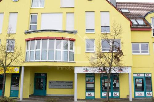 Hauseingang - 2 Zimmer Etagenwohnung zum Kaufen in Langenzenn