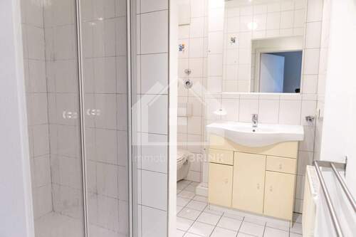 Bad mit Dusche - Etagenwohnung mit 52,00 m&sup2; in Langenzenn zum Kaufen