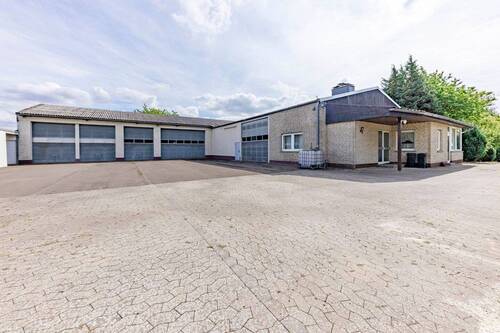 Halle 1 + 2 mit Betriebswohnung - 
