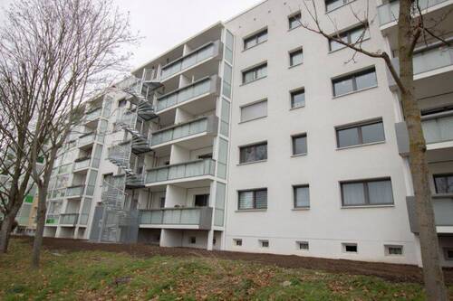 Ansicht Straße - Etagenwohnung mit 50,80 m&sup2; in Halle (Saale) zur Miete