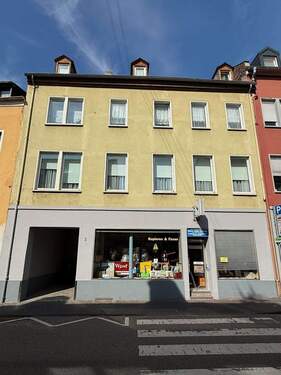 Hausansicht - Solides Mehrfamilienhaus mit 4 Einheiten in zentraler Lage